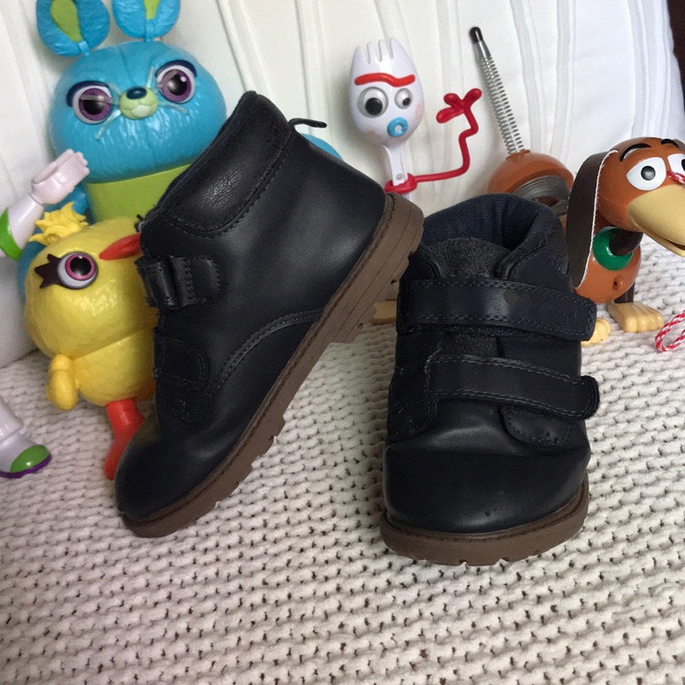 🥾 Botín de Niño 👦🏻 talla 10 marca OshKosh 💥💥